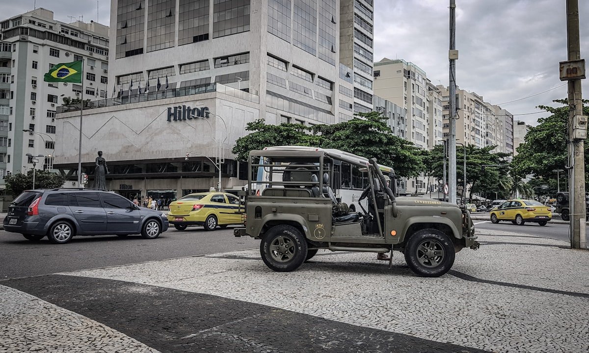 Guarda civil municipal em patrulha urbana representando concurso GCM Santo Antonio de Padua RJ