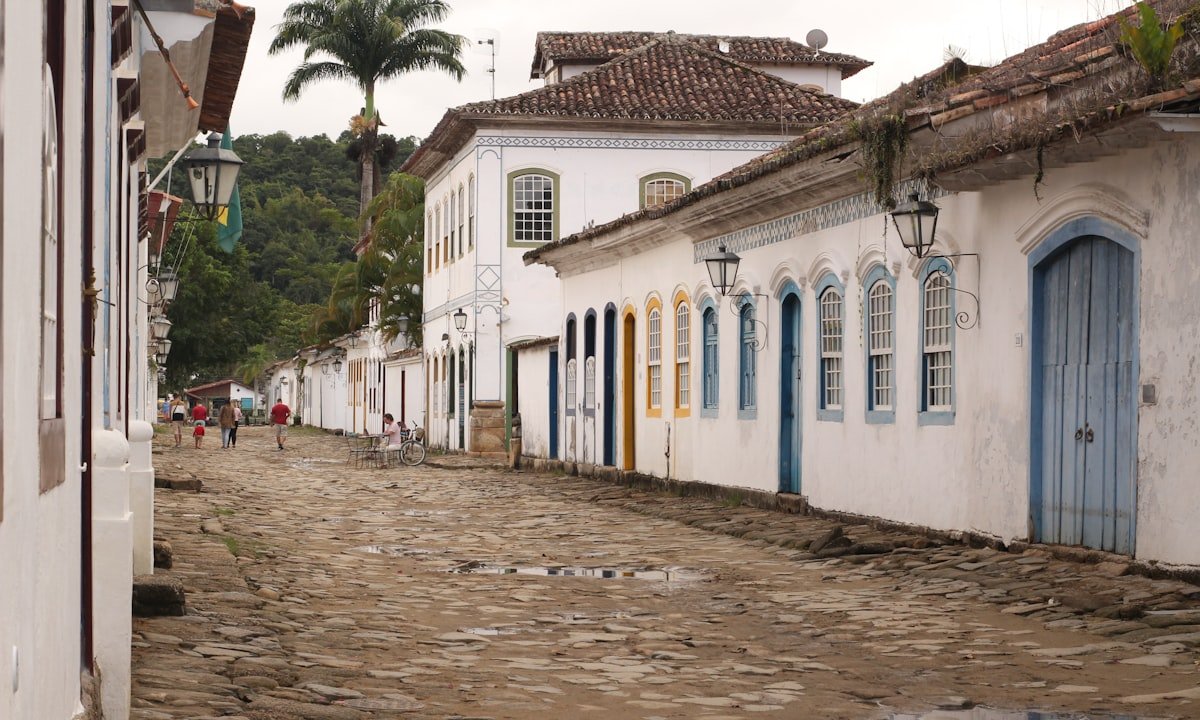guarda municipal em patrulha realizando segurança urbana no Paraná